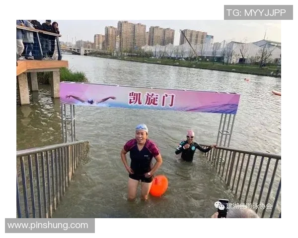 建湖县足球队球星风采展示全阵容合影照片展现青春活力与竞技风采